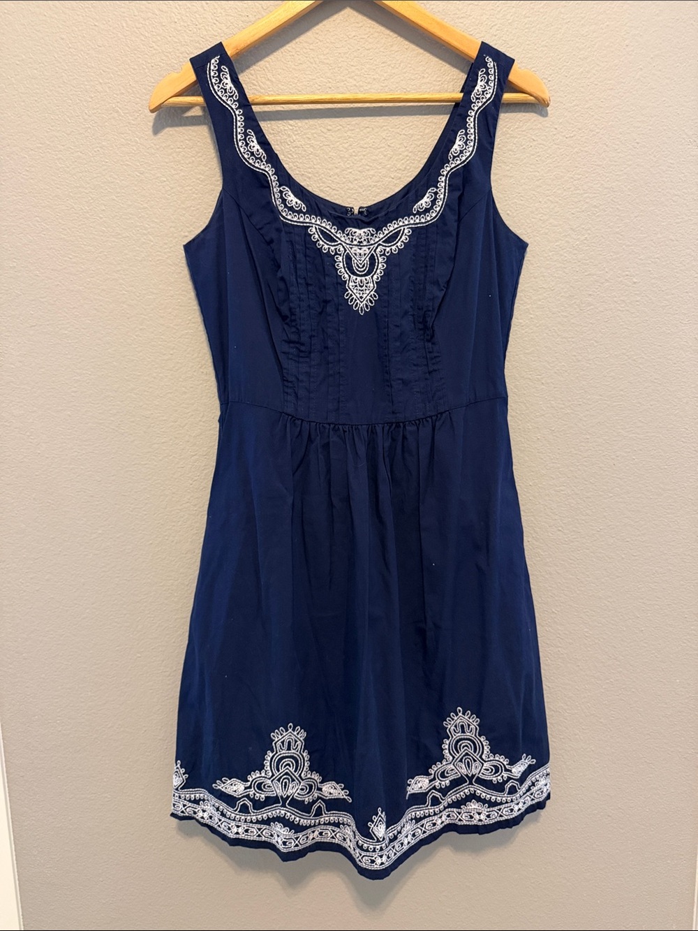 Vineyard Vines Navy Dress with White Embroidery 4